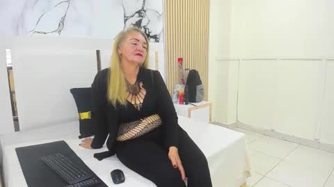 Snapshot of queenstarhyl chatting on February 2026 01:56:02 AM queenstarhyl online show from February 2026 01:56:02 AM