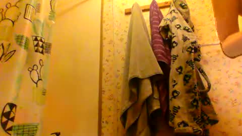 Snapshot of queenstonermami chatting on June 2026 09:15:01 AM queenstonermami online show from June 2026 09:15:01 AM