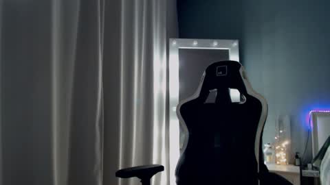 Queensy online show from February 2025 05:39:02 PM