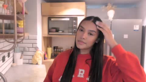 Val  -  online show from January 2025 01:42:01 AM