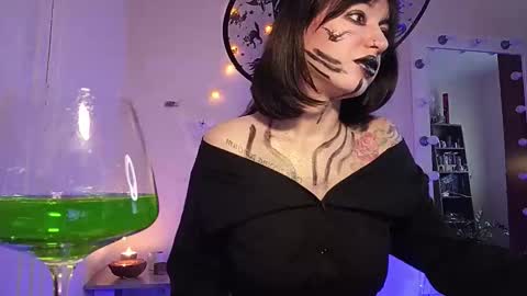 quiet_smile online show from October 2025 08:40:02 AM