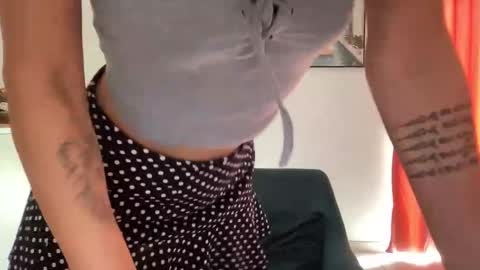 Quinnyelena online show from October 2025 10:59:02 AM