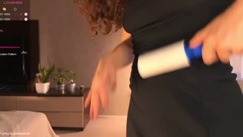 Snapshot of quintessencel chatting on November 2025 01:33:02 PM Next stream December 1 FANSLY Loxrye online show from November 2025 01:33:02 PM