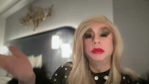 ViVaLuvLicious online show from November 2025 12:37:02 PM