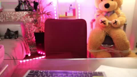 Nova Hollis online show from April 2026 02:42:02 AM