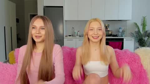 Snapshot of qwoopa chatting on April 2026 08:56:02 AM Leya online show from April 2026 08:56:02 AM