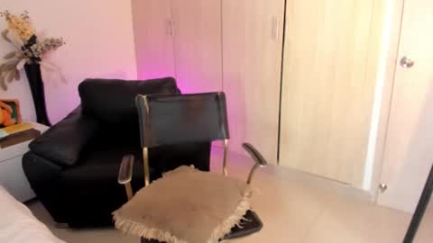 natalia  -  online show from October 2025 04:35:02 AM