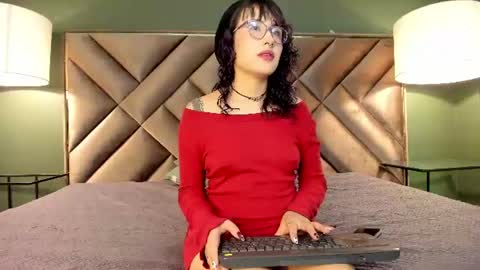 Snapshot of rache_roth chatting on June 2026 10:52:02 PM Rachel online show from June 2026 10:52:02 PM