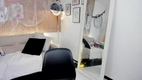 RACHEL ES online show from October 2025 07:18:01 AM