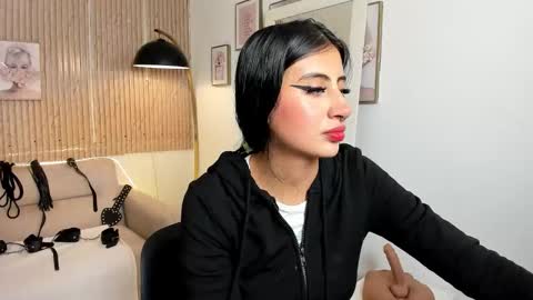 RACHEL ES online show from December 2025 09:05:01 AM