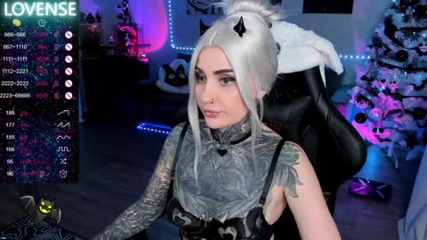 Snapshot of rachelqueen_ chatting on January 2025 05:20:01 PM Miko Pleasee help me get 100 likes online show from January 2025 05:20:01 PM