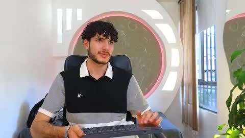 R A F A E L online show from September 2025 10:20:01 PM