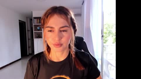 Jennyindependent model . online show from September 2025 08:20:02 PM