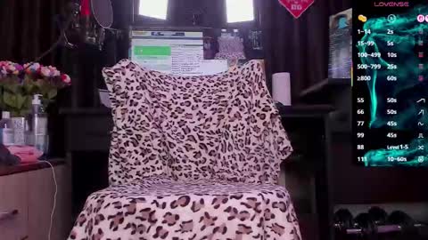 Laura online show from September 2025 02:44:02 AM