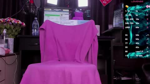 Laura online show from November 2025 03:39:02 AM