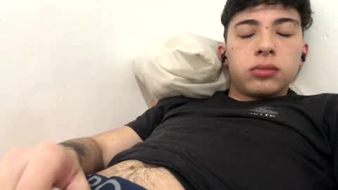 ramiroo2312 online show from November 2025 01:48:01 AM