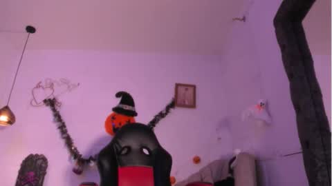 Raquel online show from October 2025 09:37:01 PM