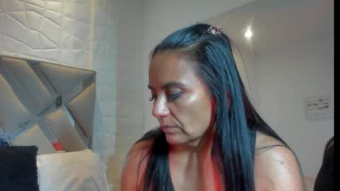 Raquel Moore  online show from February 2025 10:59:01 PM