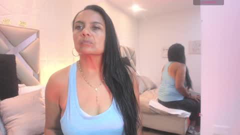 Raquel Moore  online show from September 2025 11:48:01 AM