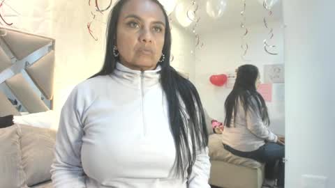 Snapshot of raquel_moore chatting on February 2026 01:40:01 PM Raquel Moore online show from February 2026 01:40:01 PM