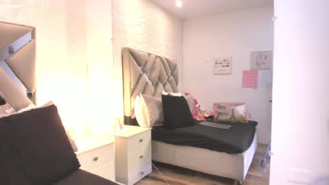 Snapshot of raquel_moore chatting on February 2026 12:48:02 PM Raquel Moore online show from February 2026 12:48:02 PM