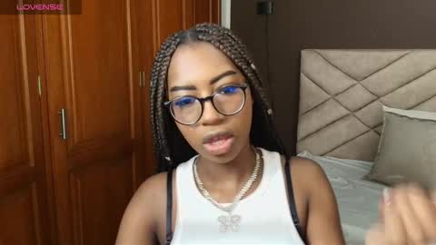 Raquel online show from October 2025 11:51:02 AM