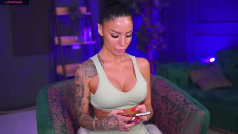 Raquelle online show from January 2025 05:48:01 PM