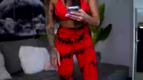 Raquelle online show from September 2025 07:10:02 AM