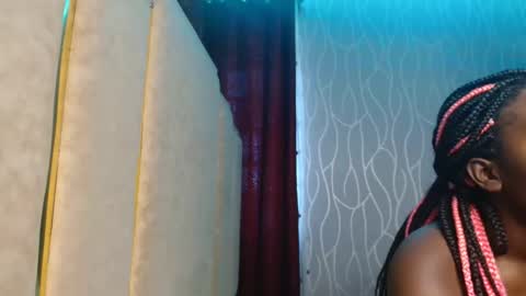Snapshot of raven_luxe chatting on May 2026 02:01:02 PM Raven online show from May 2026 02:01:02 PM