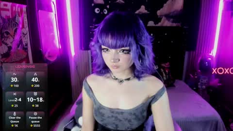 ravencollen online show from April 2026 08:31:01 PM