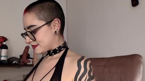 ravendarkness_ online show from February 2025 09:31:01 PM