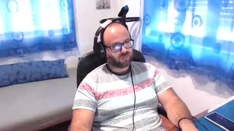 ravingr3d3 online show from October 2025 08:54:02 AM