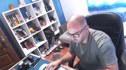 ravingr3d3 online show from October 2025 08:03:01 AM