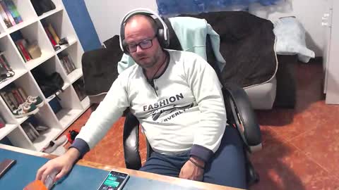 ravingr3d3 online show from November 2025 11:25:02 PM