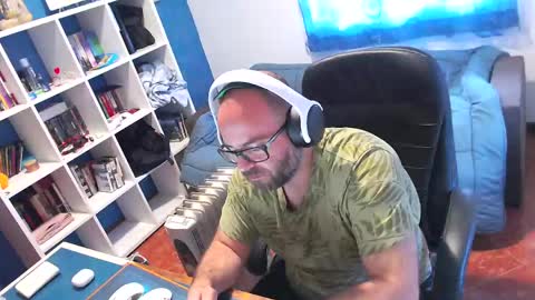 Snapshot of ravingr3d3 chatting on April 2026 08:28:02 AM ravingr3d3 online show from April 2026 08:28:02 AM