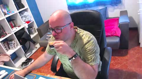 Snapshot of ravingr3d3 chatting on May 2026 08:10:01 AM ravingr3d3 online show from May 2026 08:10:01 AM