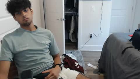 raymondg8596 online show from September 2025 06:31:02 PM