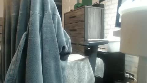 rayneonme1225 online show from March 2025 10:21:01 PM