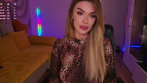 raysalexis19 online show from January 2025 03:00:01 PM