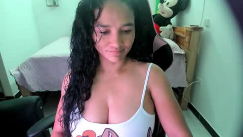 Snapshot of rayza_mature_ chatting on October 2025 03:57:02 PM Danna online show from October 2025 03:57:02 PM