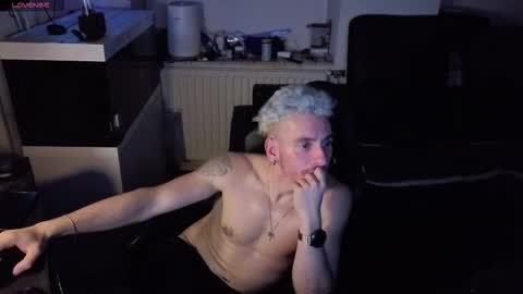 Rayzel online show from January 2026 11:19:01 PM