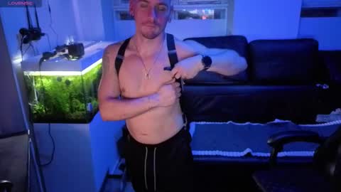 Rayzel online show from February 2026 09:44:02 PM