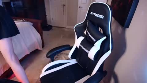 razorkitty online show from December 2025 02:12:02 PM