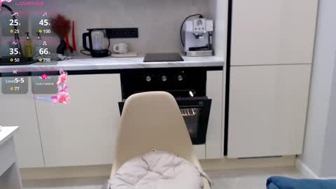 Hayley  online show from December 2024 01:20:02 PM