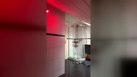 realdeal2000 online show from April 2026 03:42:02 PM