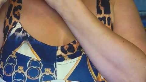 Im a little sick. Ill be back soon. online show from September 2025 03:28:02 PM