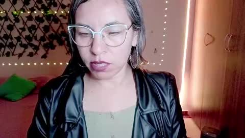 Rebbeca online show from November 2025 09:50:01 PM