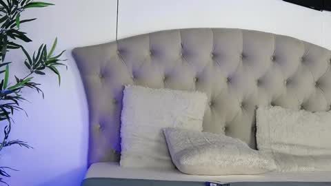 rebbeccaray online show from February 2026 07:09:02 PM