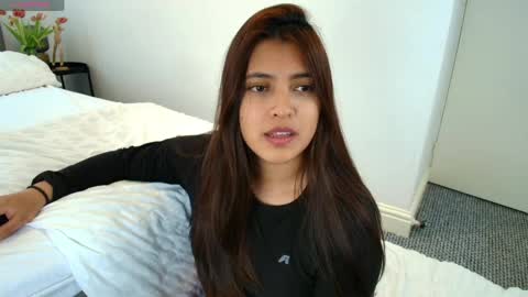 Snapshot of rebeca_williams_ chatting on May 2026 01:30:02 PM Rebeca Williams online show from May 2026 01:30:02 PM