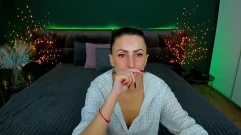 rebecca_diamonds online show from February 2025 03:49:02 PM